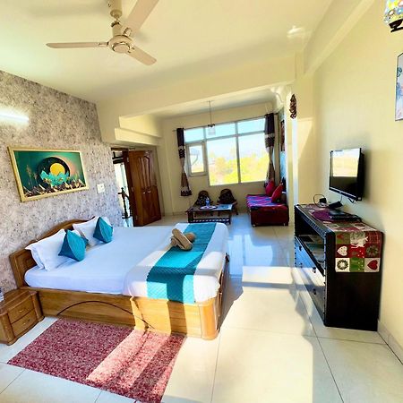 The Auriga 3Bhk Fully Entair Villa With Bonfire In Kasauli I Pvt Stay I Open Air Terrace I Kitchen Livingroom I Lawn Bonfire I Gaming Zone Zewnętrze zdjęcie