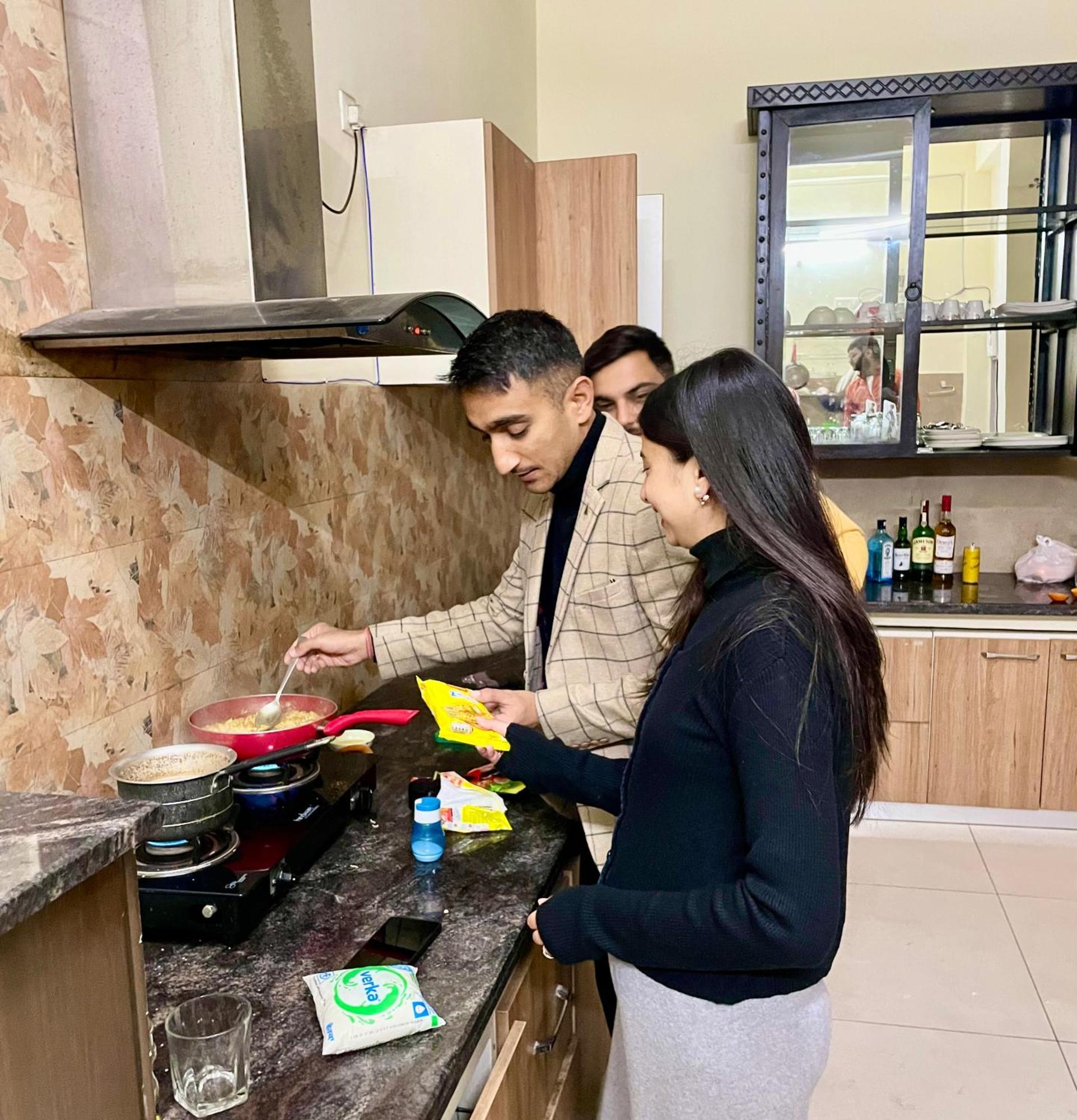 The Auriga 3Bhk Fully Entair Villa With Bonfire In Kasauli I Pvt Stay I Open Air Terrace I Kitchen Livingroom I Lawn Bonfire I Gaming Zone Zewnętrze zdjęcie