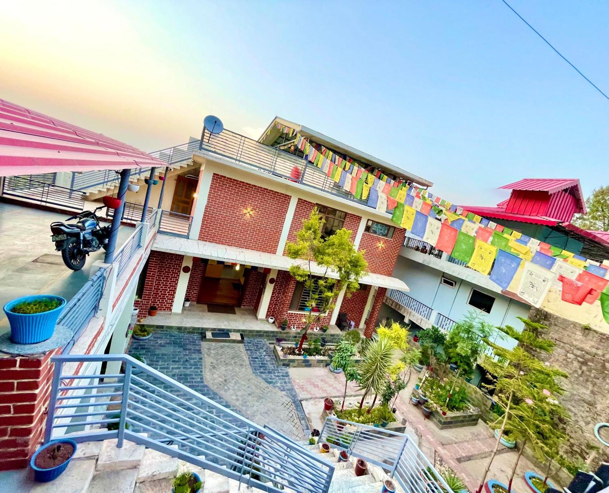 The Auriga 3Bhk Fully Entair Villa With Bonfire In Kasauli I Pvt Stay I Open Air Terrace I Kitchen Livingroom I Lawn Bonfire I Gaming Zone Zewnętrze zdjęcie