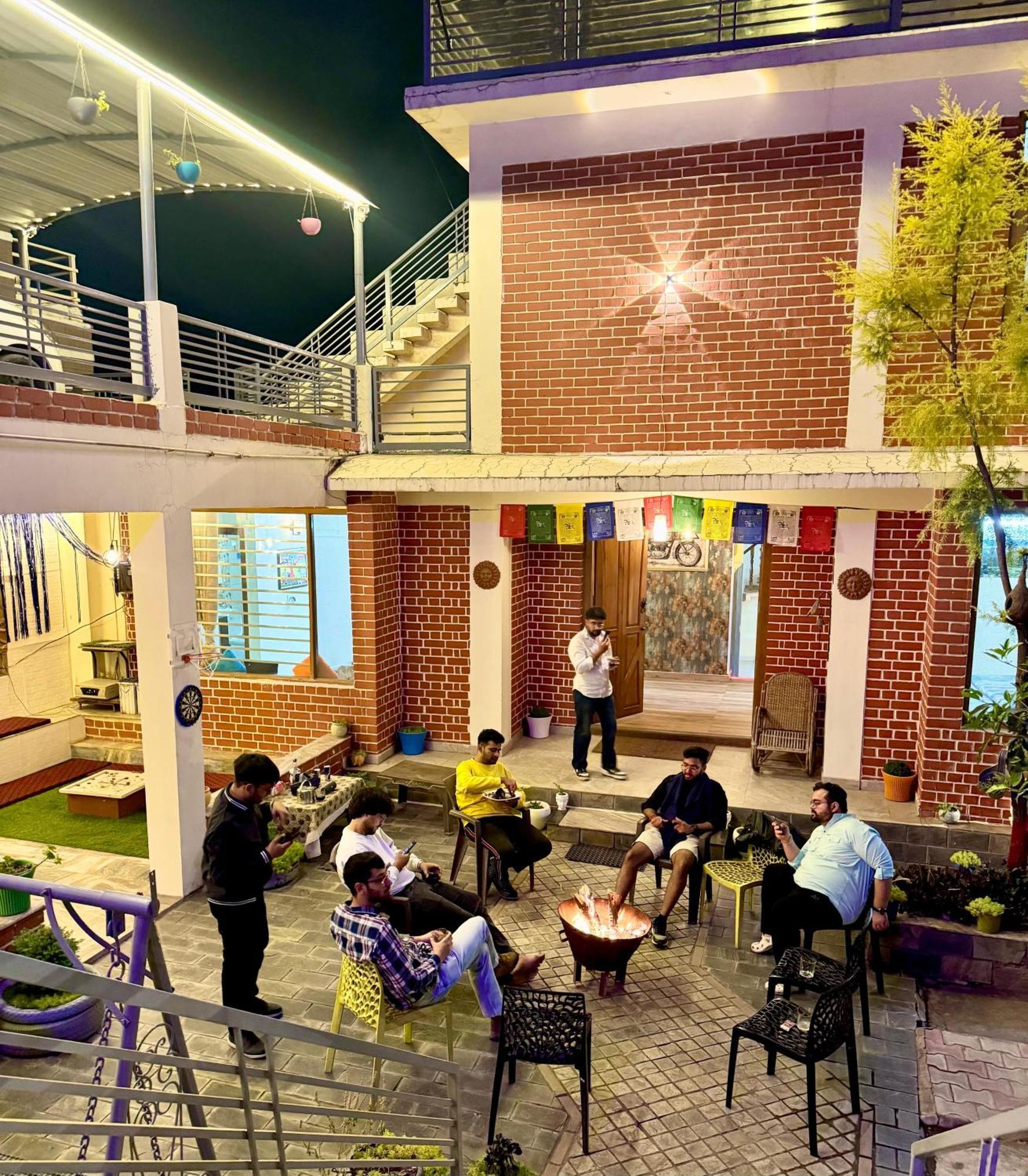 The Auriga 3Bhk Fully Entair Villa With Bonfire In Kasauli I Pvt Stay I Open Air Terrace I Kitchen Livingroom I Lawn Bonfire I Gaming Zone Zewnętrze zdjęcie