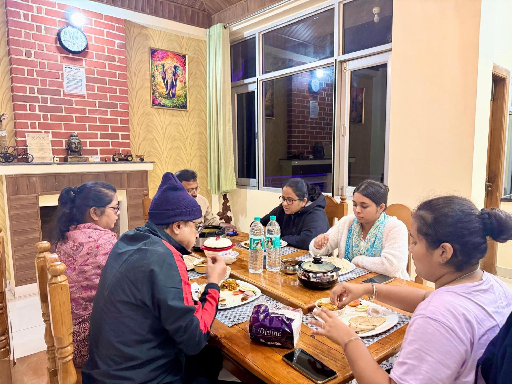 The Auriga 3Bhk Fully Entair Villa With Bonfire In Kasauli I Pvt Stay I Open Air Terrace I Kitchen Livingroom I Lawn Bonfire I Gaming Zone Zewnętrze zdjęcie